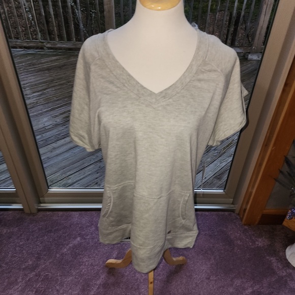 V-neck tee - Picture 5 of 5